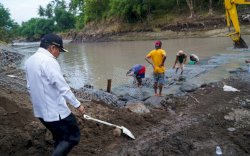 Pasca Banjir Parepare, Taufan Pawe Distribusikan Air Bersih ke Masyarakat
