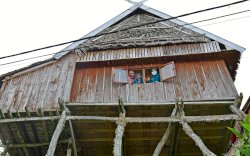 Naoemi Octarina Kagumi Arsitektur Rumah Penduduk Kampung Tua Bitombang