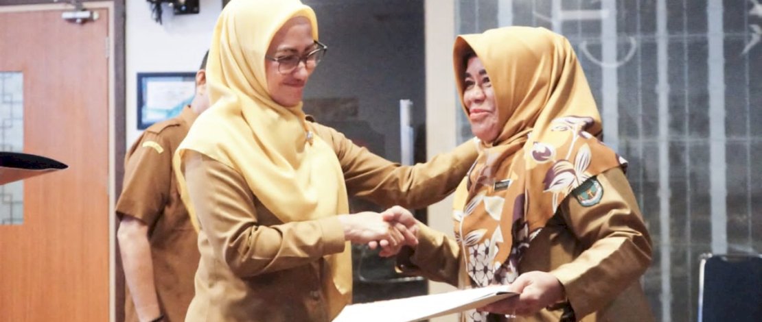 Serahkan 9 SK Pensiun, Bupati Lutra : Melanjutkan Tradisi Baik 