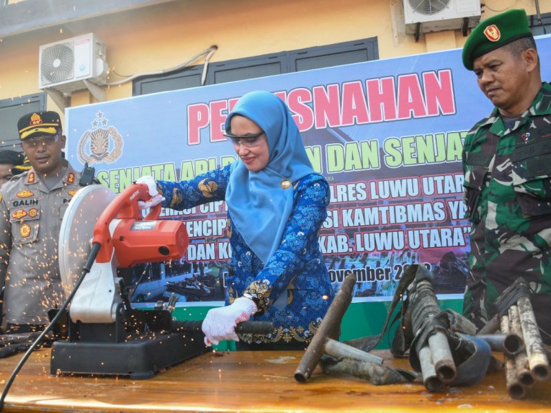 Polres Luwu Utara Musnahkan Ratusan Senpi Rakitan