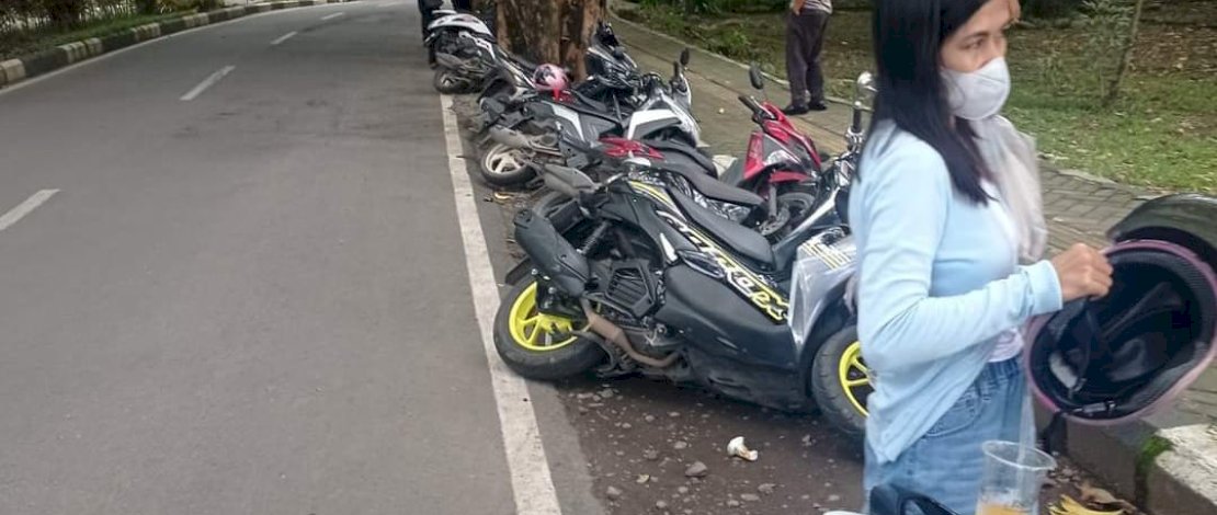 Satpam Unhas Kempiskan Ban lalu Robohkan Motor  Ternyata Gara-gara Ini... 