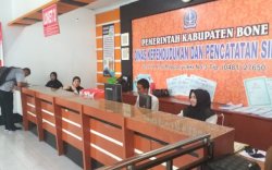 Sempat Lumpuh, Pelayanan di Disdukcapil Bone Kembali Normal