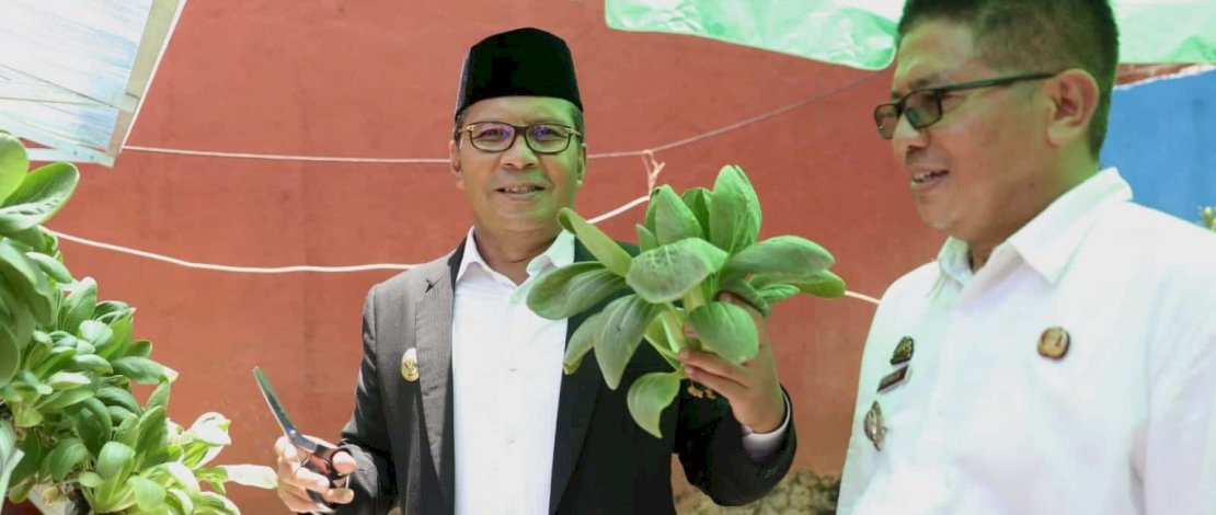 Wali Kota Makassar, Moh Ramdhan "Danny" Pomato mengunjungi Lorong Wisata (Longwis) Silves, di Kelurahan Ballaparang, Kecamatan Rappocini, Selasa, 4 Oktober 2022.