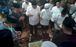 Detik-detik Ibunda Mantan Wakapolri Dimakamkan, Ustaz Das'ad Latif Turut Membantu