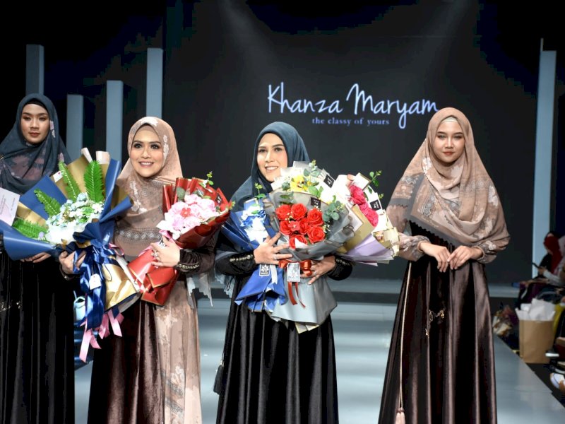 Khanza Maryam Tampilkan Busana Muslim Glamour di Trend Hijab Expo 2022