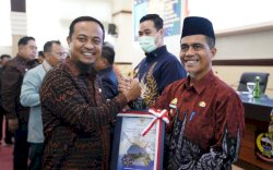 Hadiri Penyerahan DIPA dan TKDD 2023, Wabup Saiful Arif Terima Penghargaan Kemenkeu