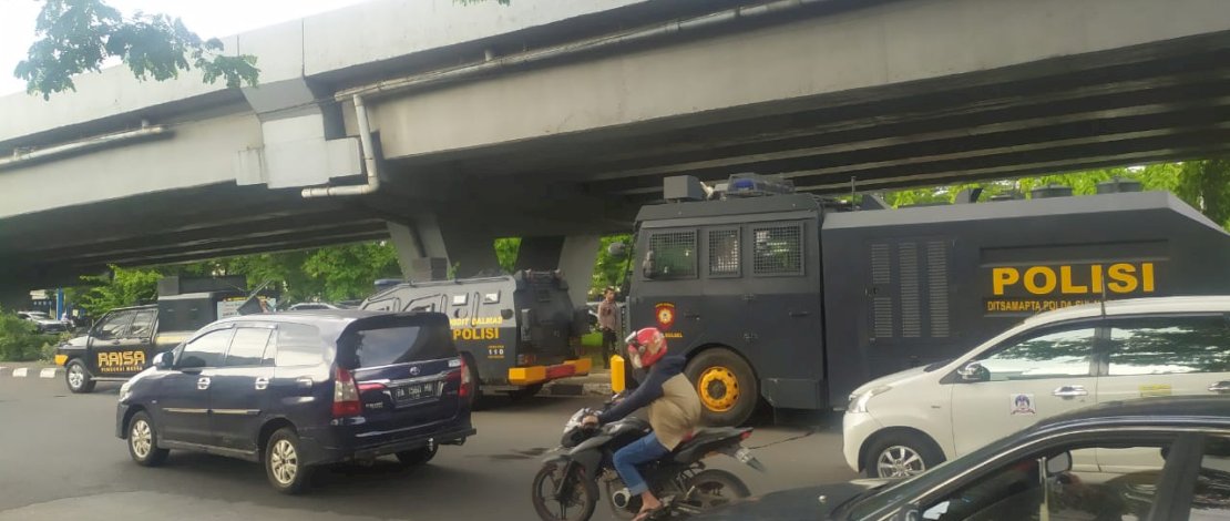 Jelang Kunjungan Wapres Ke UMI, Ratusan Personel Polisi Siaga di Flyover Makassar