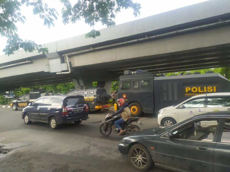 Jelang Kunjungan Wapres Ke UMI, Ratusan Personel Polisi Siaga di Flyover Makassar