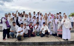 Begini Kompaknya Pemerintah Kecamatan Bontoala saat Hadiri Shalat Subuh Berjamaah di Losari
