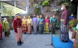 Upacara Hari Kebudayaan, Seluruh Pegawai Kecamatan Bontoala Kenakan Pakaian Adat