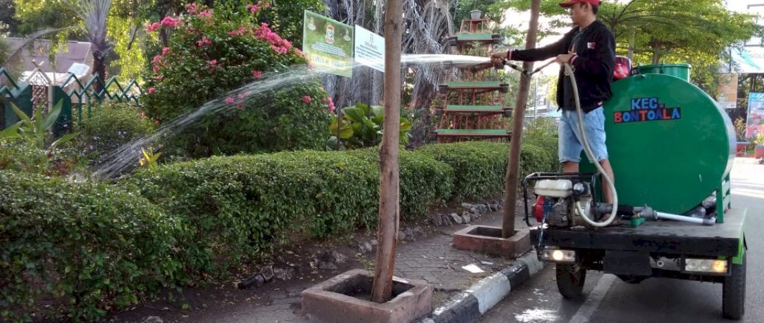 Begini Cara Pemerintah Kecamatan Bontoala Jaga Keasrian Taman Kota