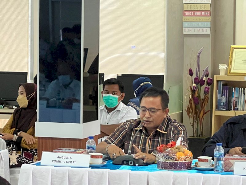 Anggota DPR RI Muhammad Fauzi Semprot Pengelola Bandara Sulhas Soal Pelayanan