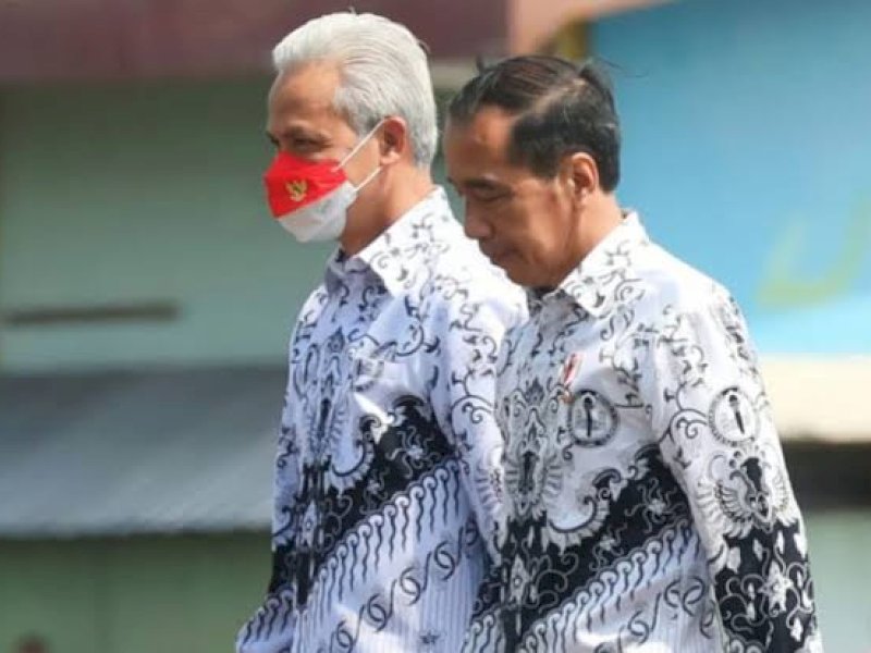 Jokowi Pakai Baju PGRI di Hari Guru, Ganjar: Terima Kasih Pak