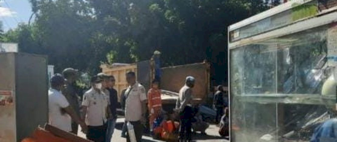 Penertiban lapak PK5 di Kelurahan Baru, Kecamatan Ujungpandang, sudah sesuai dengan Standar Operasional Prosedur (SOP) yang ditetapkan.