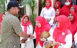 Kunjungi Lorong Wisata 85 B, Syahrial Syamsuri Serahkan Perangkat TV Digital