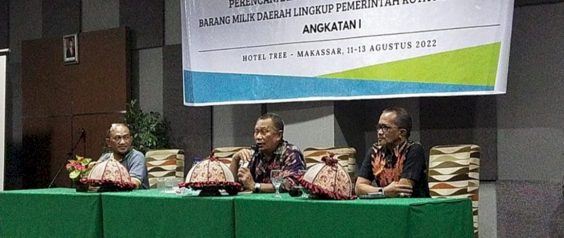 Kepala Dinas Pertanahan Kota Makassar, Akhmad Namsum, menutup pelaksanaan Bimtek Pendidikan dan Pelatihan Perencanaan Pengelolaan Sewa Lahan Barang Milik Daerah, yang dilaksanakan di Hotel Tree Makassar, 11 - 13 Agustus 2022.