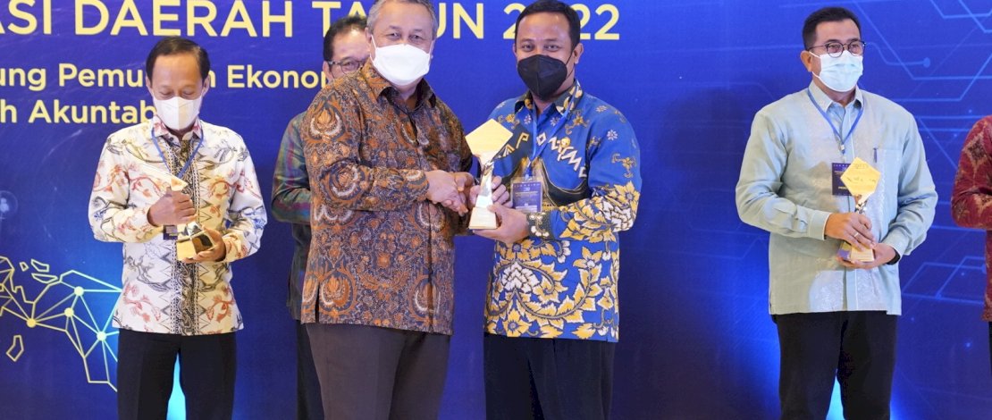 Gubernur Sulsel, Andi Sudirman Sulaiman hadir langsung menerima penghargaan di acara Rakornas Percepatan dan Perluasan Digitalisasi Daerah (P2DD) di Hotel Le M&eacute;ridien, Jakarta, Selasa, 6 Desember 2022.