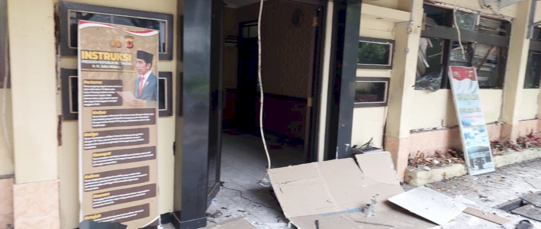 Pasca Teror Bom di Bandung, Pengamanan Kantor Polisi di Makassar Diperketat Pasca Teror Bom di Bandung, Pengamanan Kantor Polisi di Makassar Diperketat