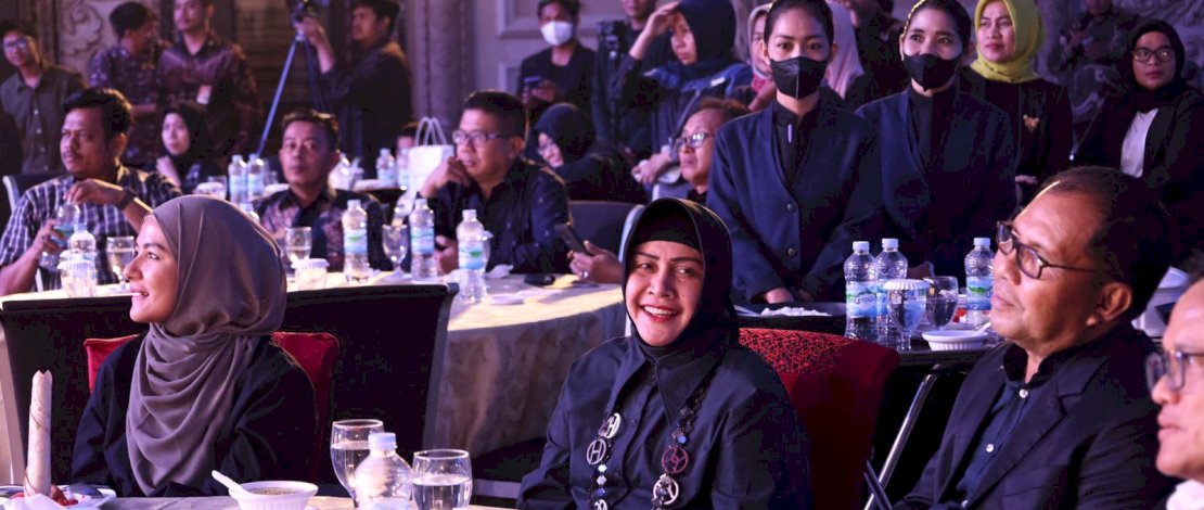 Indira Yusuf Ismail menghadiri acara Malam Penganugerahan Wajib Pajak atau Tax Awards 2022, di Upperhills Convention Hall, Jalan Metro Tanjung Bunga, Kamis, 8 Desember 2022 lalu.
