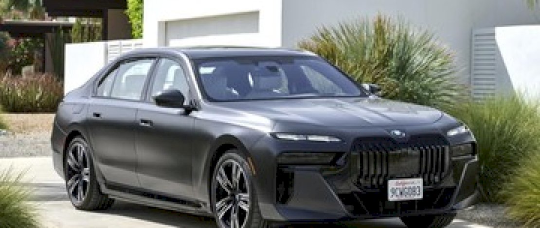 2023, BMW Bakal Pasarkan Mobil Listrik Mewahnya di Indonesia 