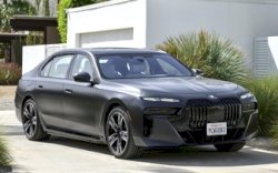 2023, BMW Bakal Pasarkan Mobil Listrik Mewahnya di Indonesia 