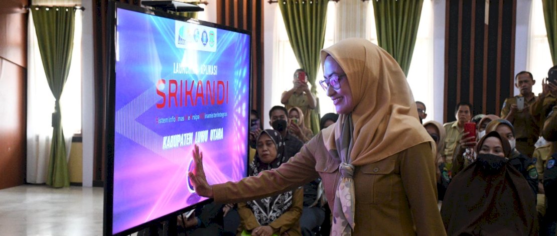 Bupati Luwu Utara, Indah Putri Indriani, secara resmi melaunching aplikasi&nbsp;Srikandi, di Aula Laga Ligo Kantor Bupati, Senin, 12 Desember 2022.