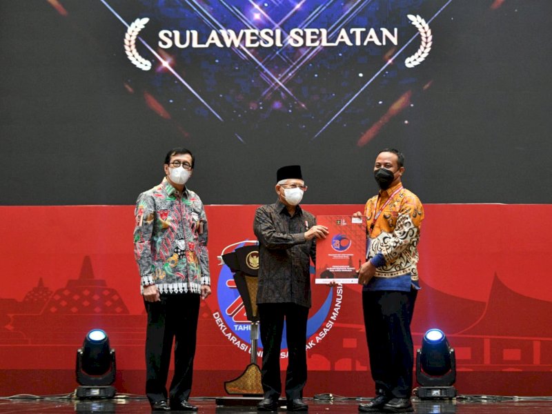 Hanya 10 di Indonesia, Gubernur Sulsel Terima Penghargaan Pembina Kabupaten Kota Peduli HAM