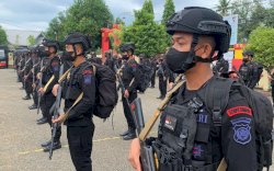 Jelang Nataru, Brimob Bone Gelar Apel Kesiapsiagaan.