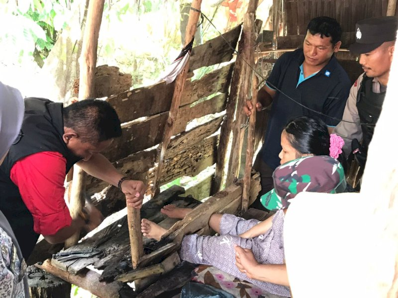 Enam Tahun Terhimpit Papan Kayu, Kaki Elis Kini Bebas  Berkat Program Bebas Pasung