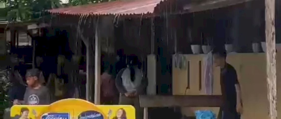 Kebakaran Aspol Tello di Makassar , Warga Panik  Selamatkan Barang Berharga