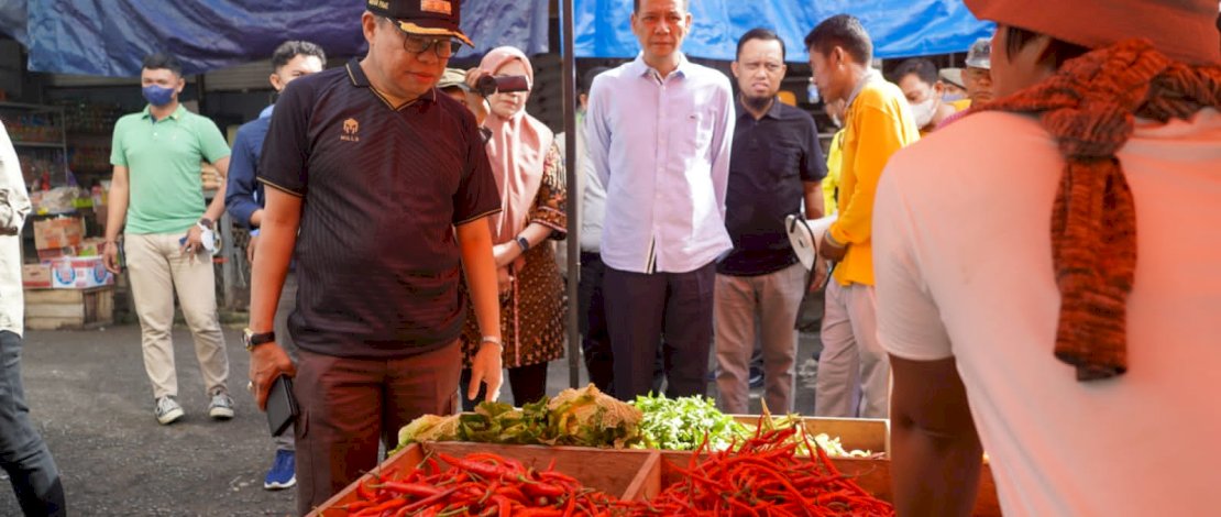 Wali Kota Parepare, Taufan Pawe, melakukan sidak di Pasar Lakessi, Jumat, 16 Desember 2022.
