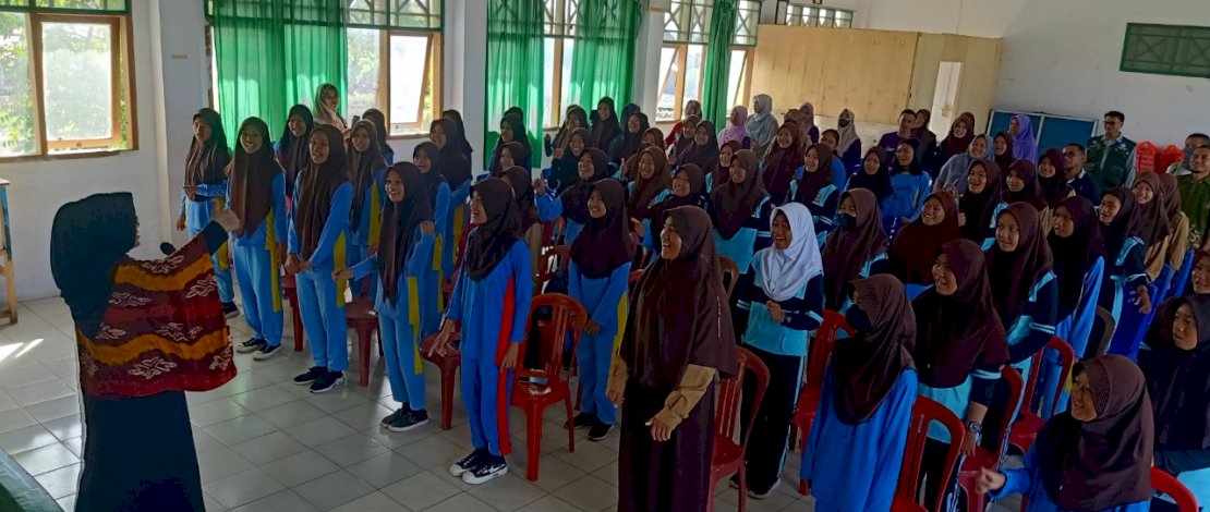 Partisipasi Cegah Stunting, Ratusan Siswi SMPN 4 Masamba Ikuti Simulasi Layanan Inovasi Kapsul Indah 
