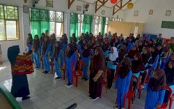 Partisipasi Cegah Stunting, Ratusan Siswi SMPN 4 Masamba Ikuti Simulasi Layanan Inovasi Kapsul Indah 