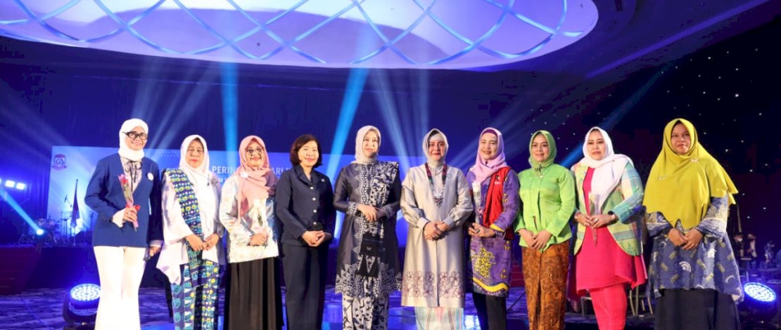 Peringatan Hari Ibu, TP PKK Kota Makassar Serahkan Bantuan Bagi Anak Stunting Peringatan Hari Ibu, TP PKK Kota Makassar Serahkan Bantuan Bagi Anak Stunting