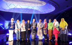 Peringatan Hari Ibu, TP PKK Kota Makassar Serahkan Bantuan Bagi Anak Stunting