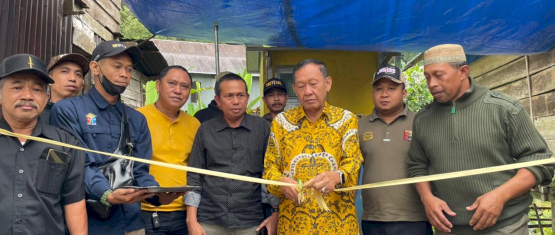 Hamka B Kady meresmikan program PISEW di Desa Sicini.