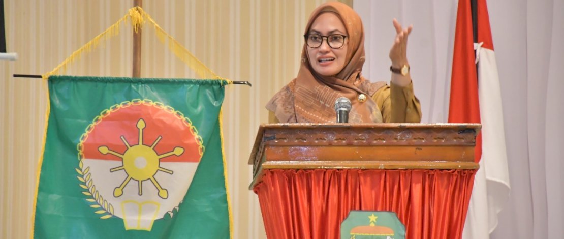 Bupati Indah Minta Perempuan Lutra Kuat dan Cerdas Hadapi Era Digital Bupati Indah Minta Perempuan Lutra Kuat dan Cerdas Hadapi Era Digital