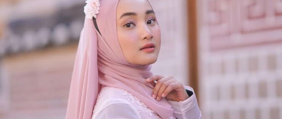 Wajahnya Mejeng di Time Square, Fatin Shidqia Banjir Air Mata 