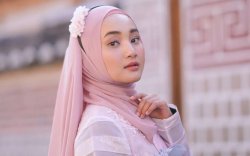 Wajahnya Mejeng di Time Square, Fatin Shidqia Banjir Air Mata 