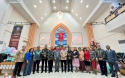 Danny Pomanto Sambut Sukacita Natal Bersama Jemaat Makkio Baji GKSS