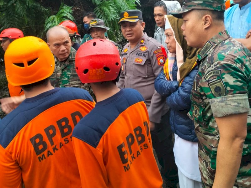 Jadi Korban Pohon Tumbang, 4 Orang Dilarikan ke Rumah Sakit