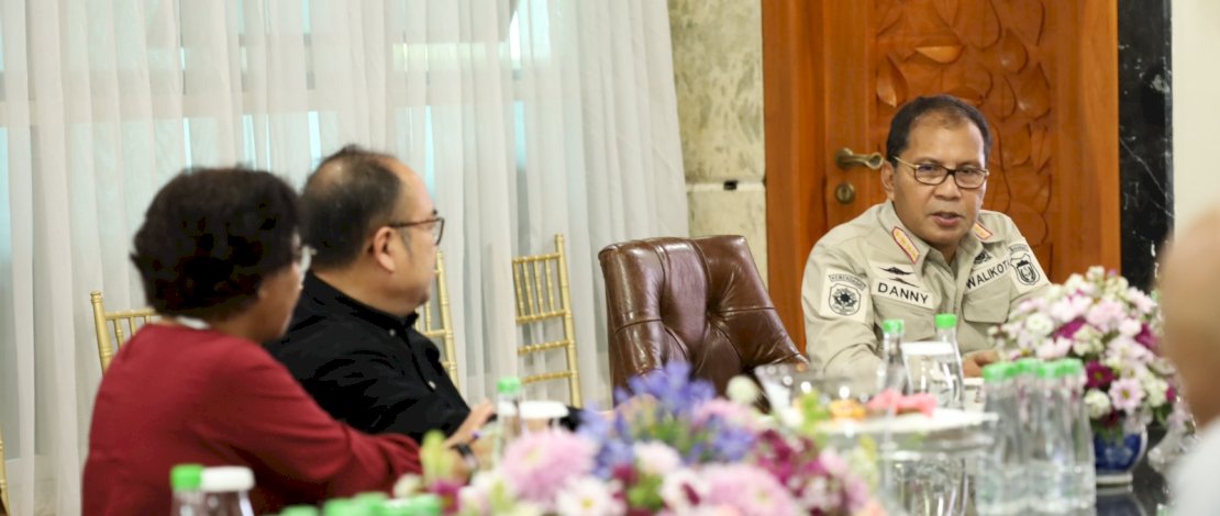 USAID Indonesia Urban Resilient Water, Sanitation, and Hygiene (USAID IUWASH Tangguh) menemui Wali Kota Makassar Moh Ramdhan Pomanto, di Amirullah, Kamis (22/12/2022) kemarin.