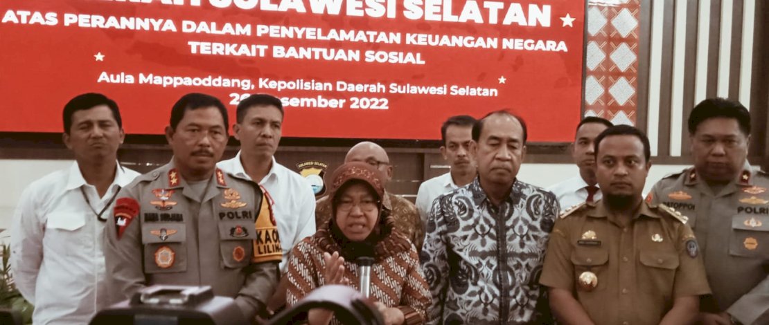 Mensos Tri Rismaharini, mengapresiasi kinerja Kapolda Sulsel yang berhasil mengungkap kasus korupsi BNPT. Mensos Tri Rismaharini, mengapresiasi kinerja Kapolda Sulsel yang berhasil mengungkap kasus korupsi BNPT.