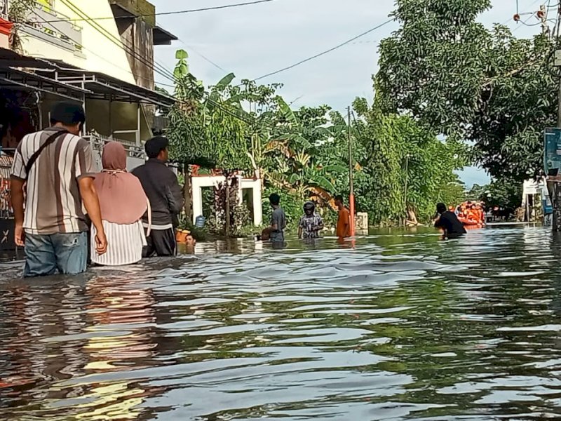 Banjir di Makassar, Ketinggian Air Masih Mencapai Paha Orang Dewasa