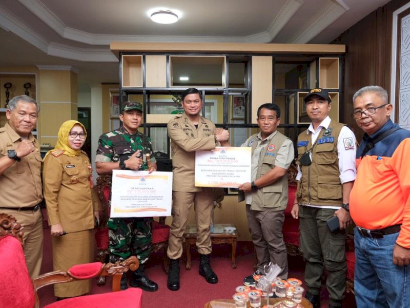 BNPB Beri Bantuan Senilai Rp350 Juta Untuk Korban Banjir dan Longsor di Gowa 