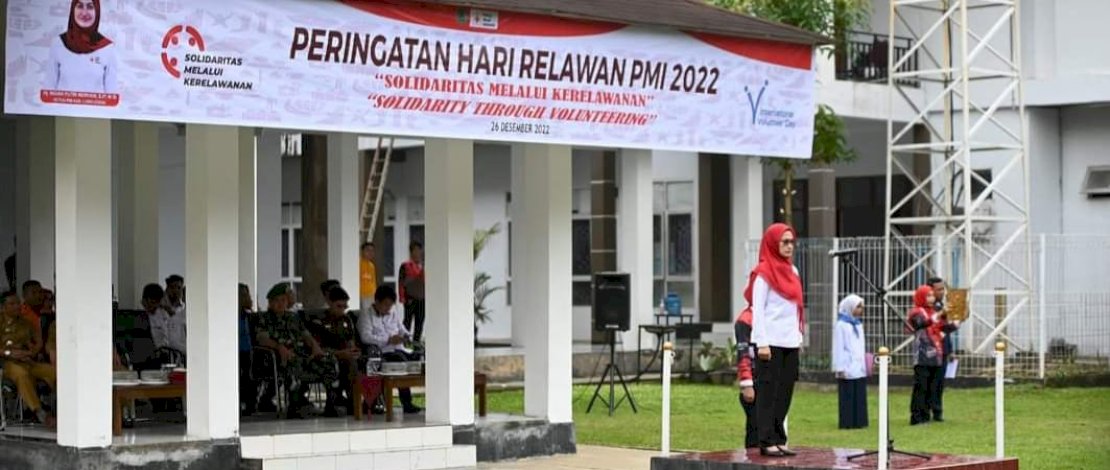 Bupati Indah Laksanakan Donor Darah Ke-50 nya di Hari Relawan PMI