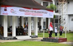 Bupati Indah Laksanakan Donor Darah Ke-50 nya di Hari Relawan PMI