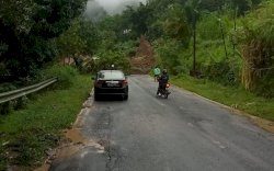 Tanah Longsor, Jalan Poros Maros - Bone Terputus