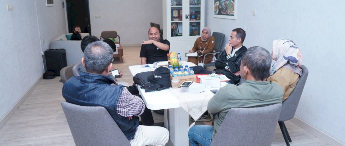 Didi Leonardo Manaba selaku Ketua DPD Association Of The Indonesian Tour and Travel Agencies (ASITA) Sulsel bersama anggota, melakukan kunjungan ke Kantor Dinas Pariwisata Kota Makassar, Selasa, 27 Desember 2022. Didi Leonardo Manaba selaku Ketua DPD Association Of The Indonesian Tour and Travel Agencies (ASITA) Sulsel bersama anggota, melakukan kunjungan ke Kantor Dinas Pariwisata Kota Makassar, Selasa, 27 Desember 2022.