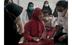 Camat Makassar Pantau Proses Vaksinasi Terhadap Anak di SD KIP Barabaraya